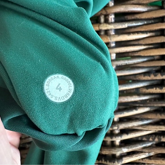 Lululemon Invigorate High-Rise Crop 23" Everglades Green size 4 - Picture 5 of 9